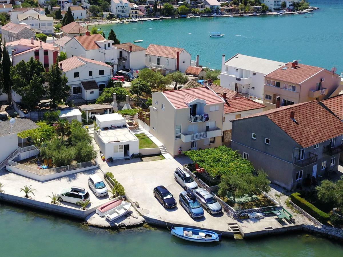 Apartments Villa Judita Blace Bagian luar foto